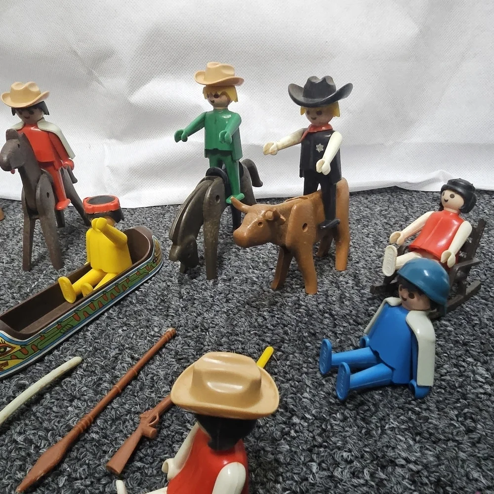 Vintage Cowboys & Indians Playmobil Figurines 27 Pieces +